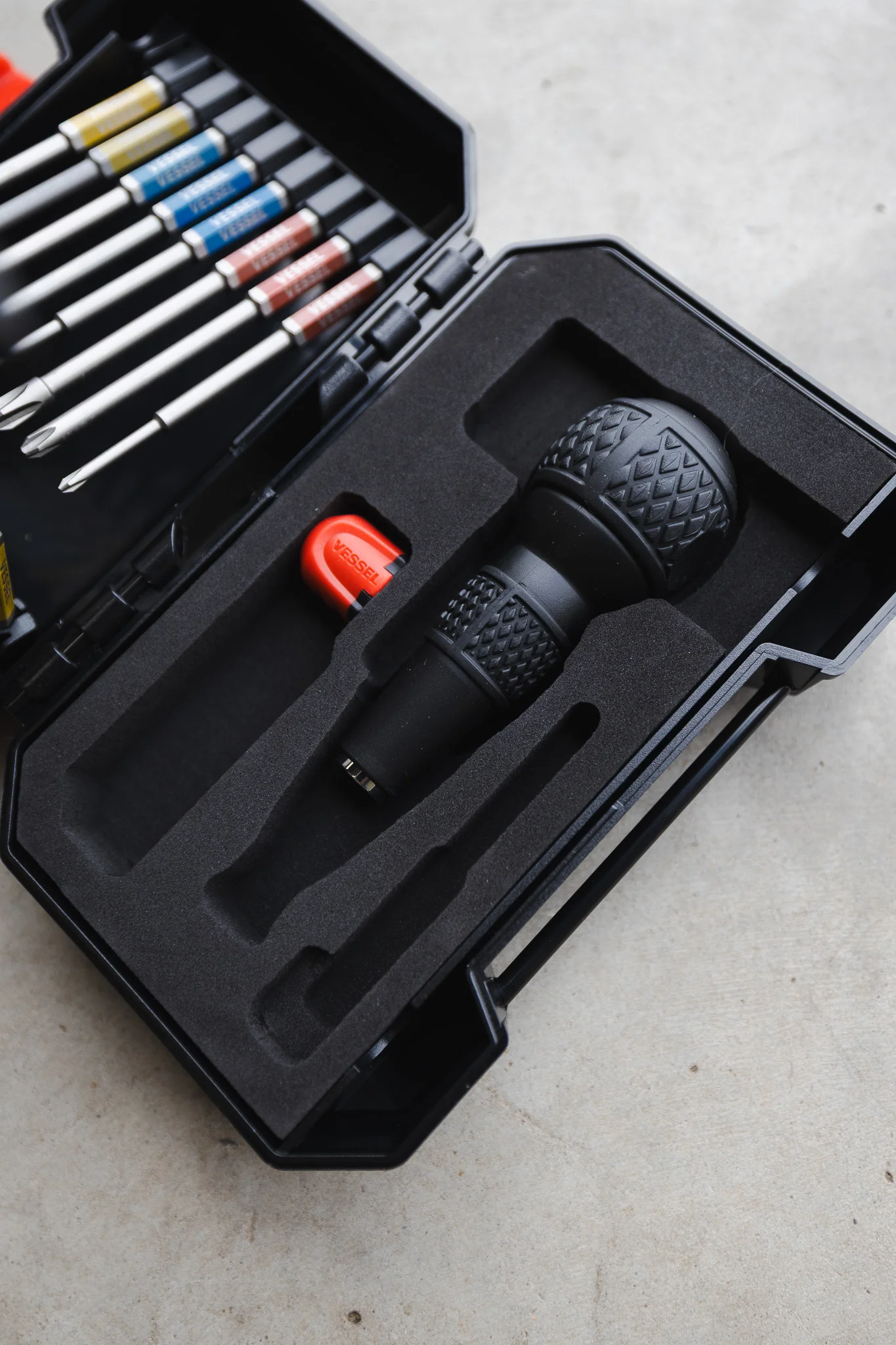 Vessel 16 Piece GOSAI (3) Bit Set + Ball Grip Bit Holder in Hard Case - Image 3