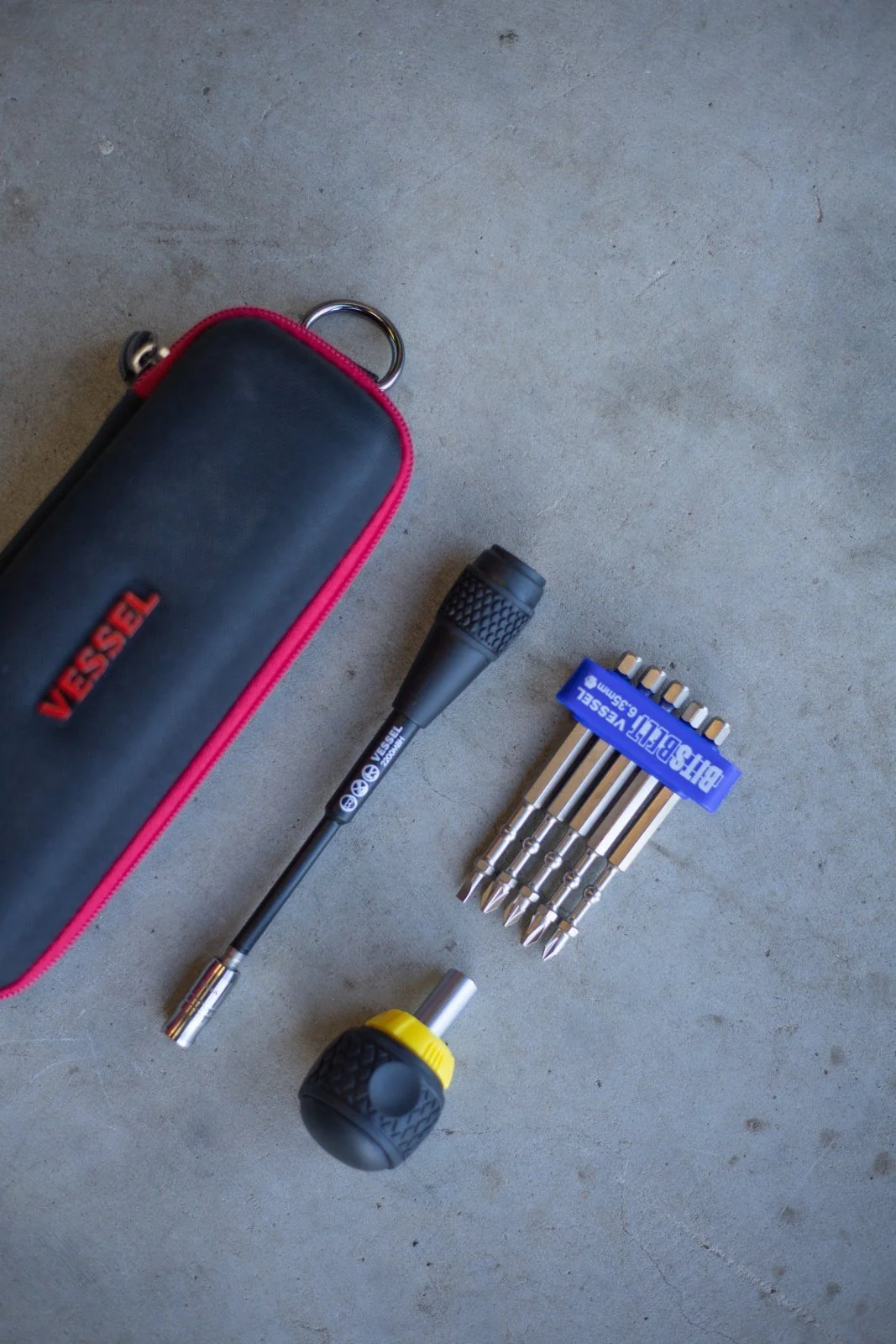 Vessel No.2200MBH Ratcheting Ball Grip Bit Holder with 5 piece bit set in case - Image 4